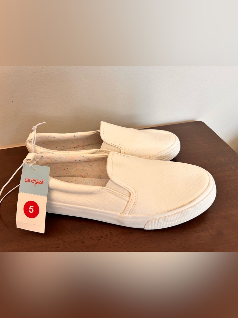 New Cat & Jack girl white shoes size 5